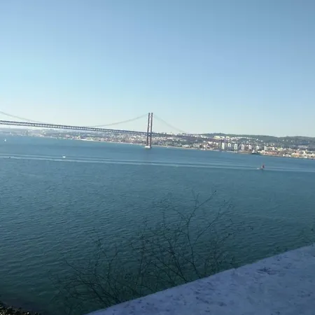 Margem Do Rio Tejo, Pe De Lisboa,cacilhas *